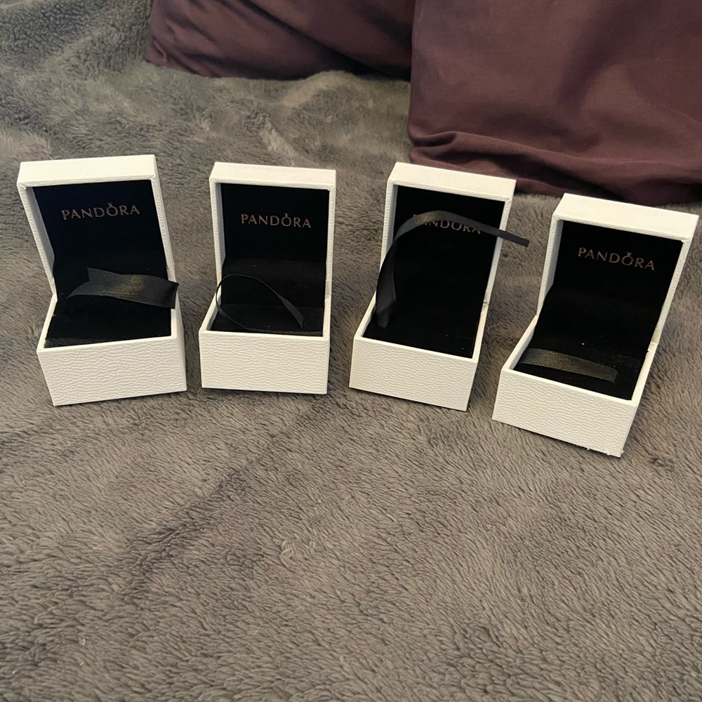 Pandora gift box - 2' square box